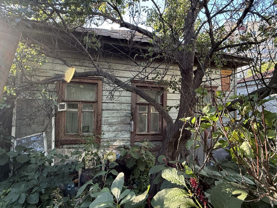 Продам частину будинку+ 2.5 соткі землі  вул Гетьмана Полуботка