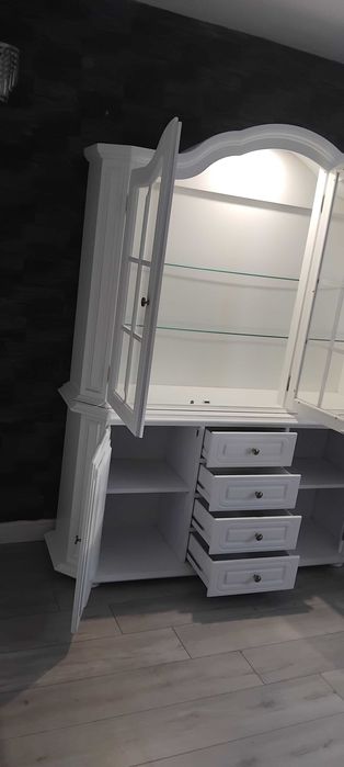 Kredens witryna drewniana, Ostatnia sztuka