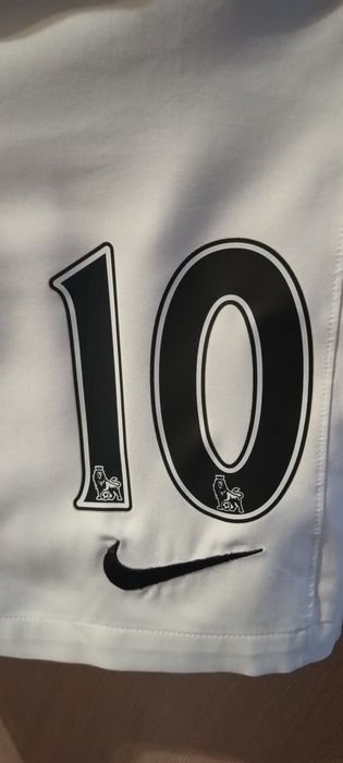 Spodenki Manchester United z logo klubu i numerem 10, rozmiar L.