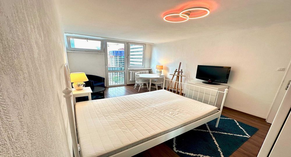 piękny pokój Grzybowska w Centrum-metro ONZ -balkon