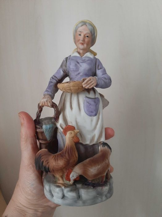 figurka z kogutem i z osiolkiem