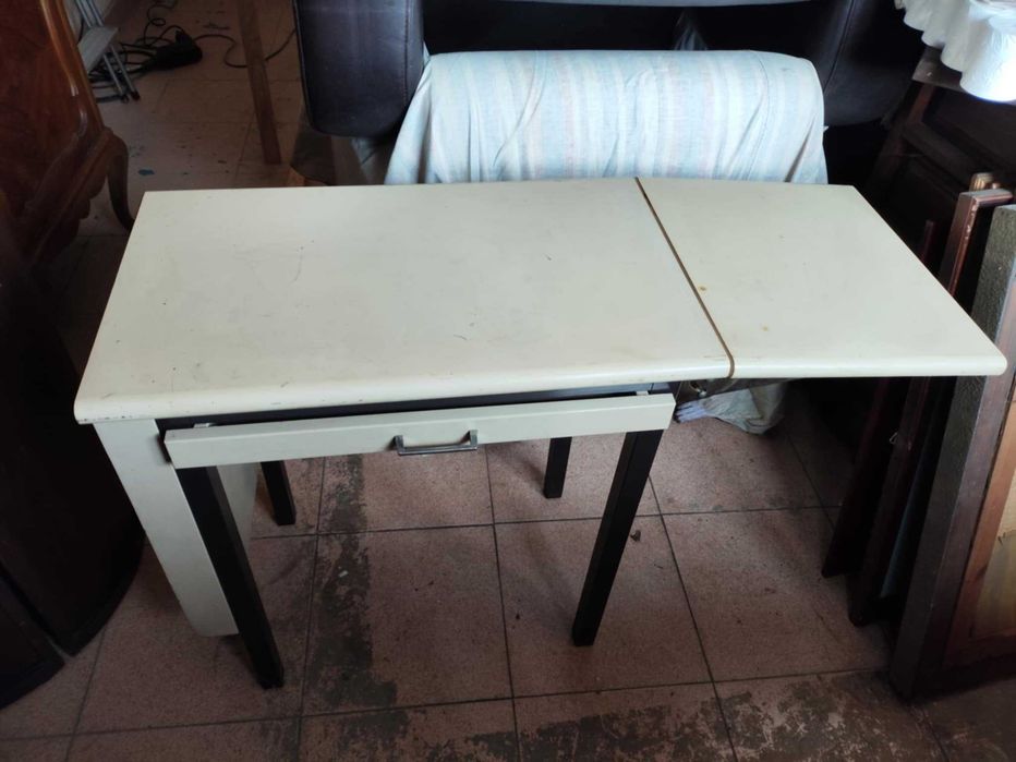 Mesa de apoio escritório vintage em ferro e madeira precisar restauro
