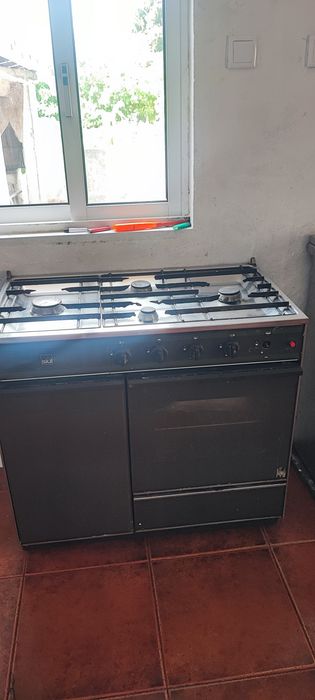 Fogão a gás com forno e arrumo