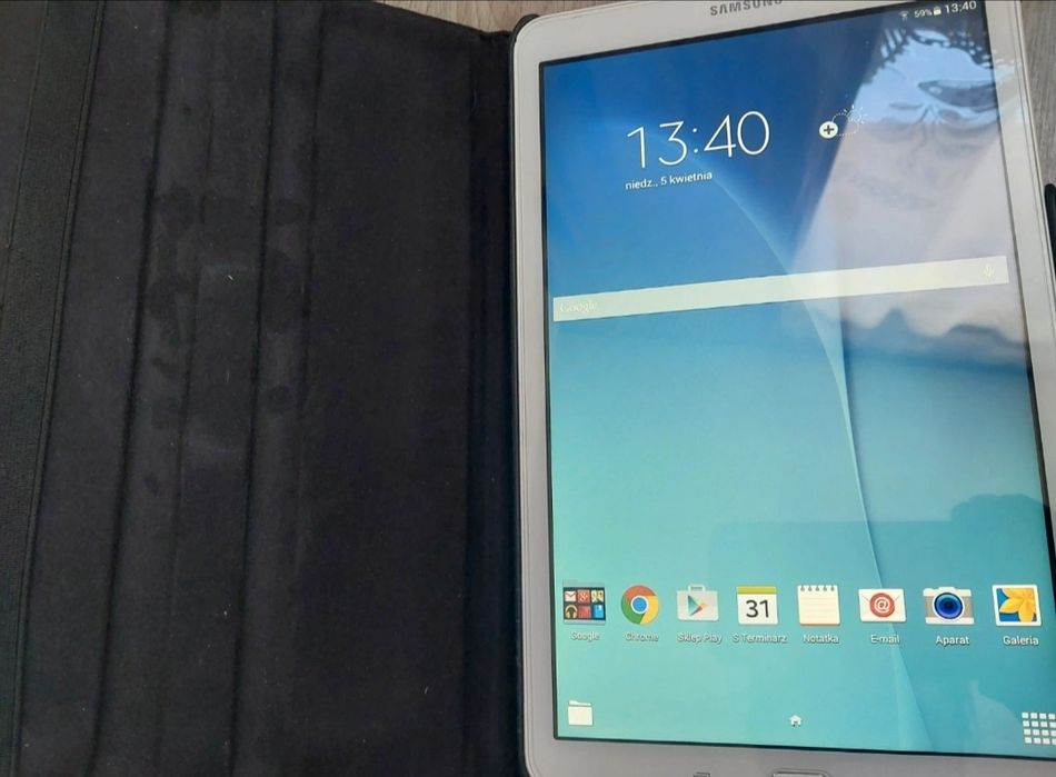 Samsung galaxy tab e (9.6"). zestaw z kartą 32gb i etui
