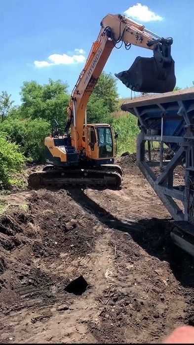 Оренда гусеничного ескаватора Hyundai Robex 235 CR-9.