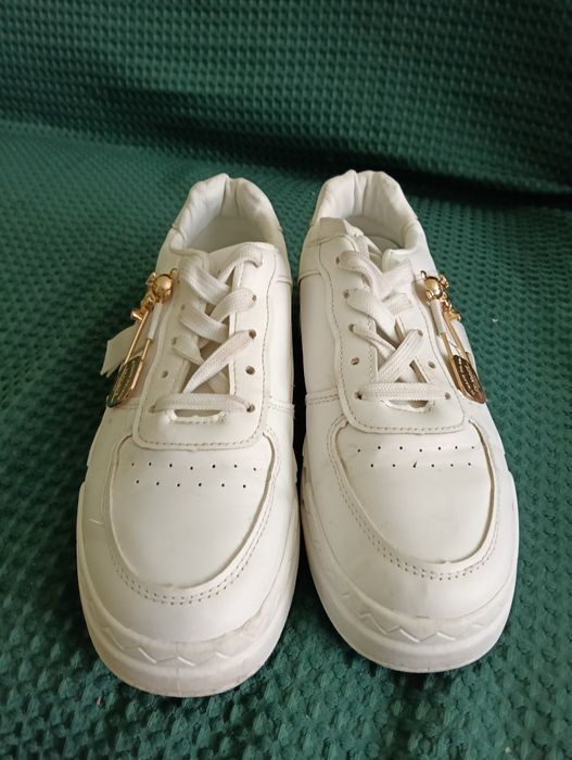 Adidasy miś białe