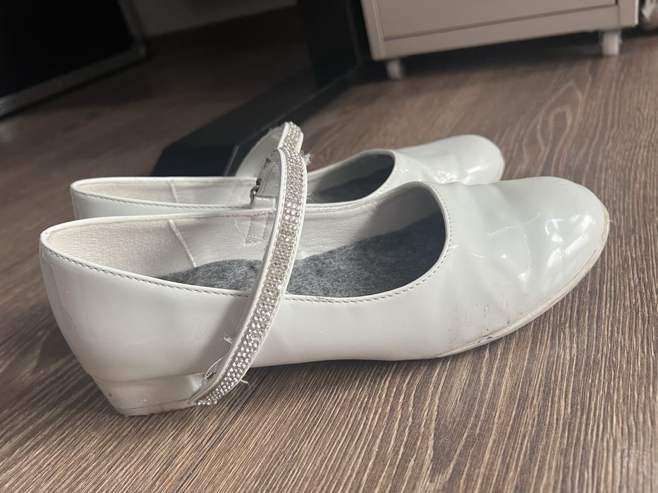 Białe lakierki baleriny komunia rozm 37-38