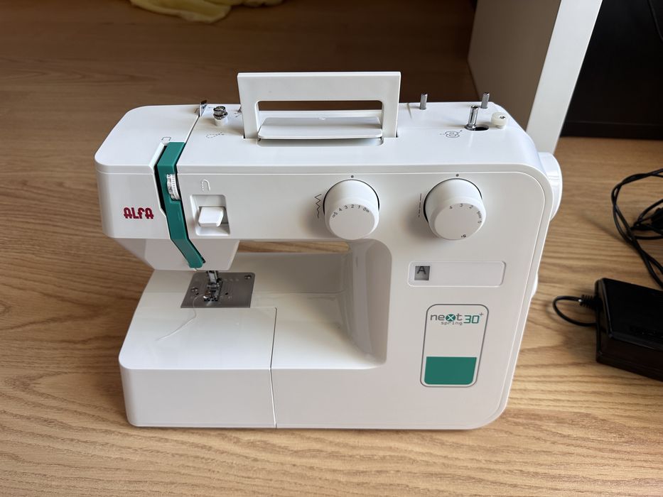 Maquina de costura Alfa Next30+ Spring com pedal
