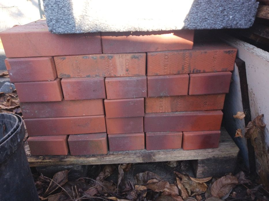 Cegła klinkierowa nowa.