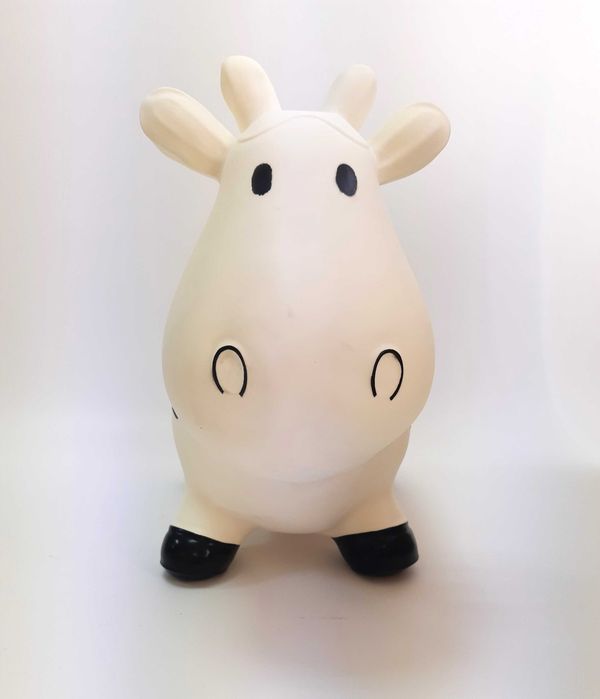 Skacząca krowa krówka skoczek gumowy BS Toys