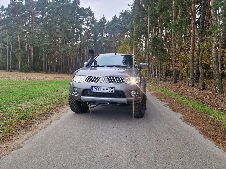 Mitsubishi L200 MITSUBISHI L200\4x4\manual\hak\zadbany