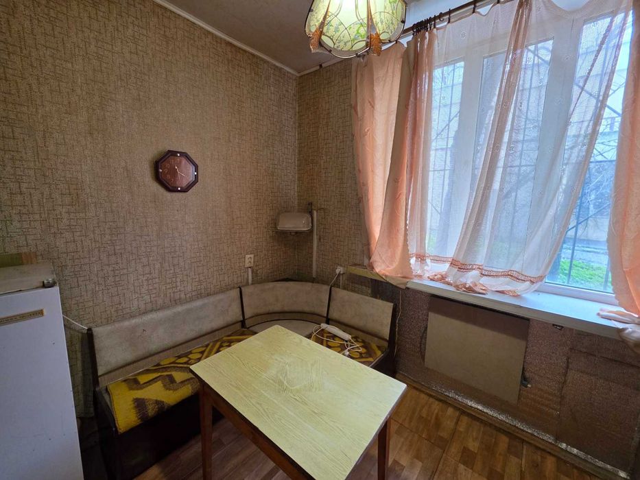 ПРОДАМ 2-КІМН. на пр. Т. Шевченка (центр міста, червона лінія)  (Н)