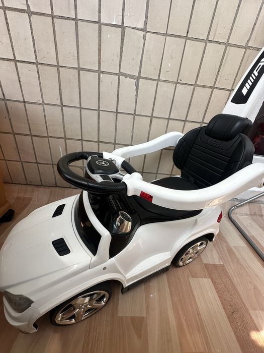 Дитяча машина толокар з батьківською  ручкою на акумуляторі