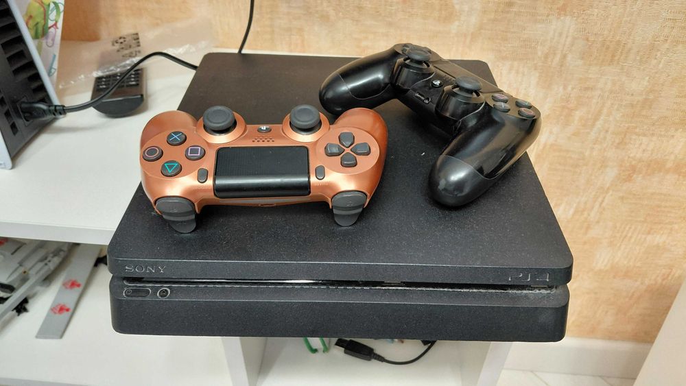 Приставки Playstation PS4 Slim 1TB +2 джойстика Playstation 4 500ГБ