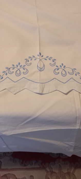 Lençol antigo, branco de linho  bordado azul
