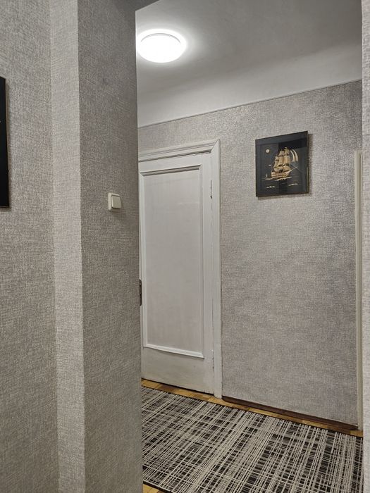 Здається 2-х кімн.  світло без відключень, центр