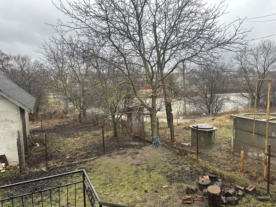 Продаж 2-поверхового будинку з гаражем  (смт. Глибока)