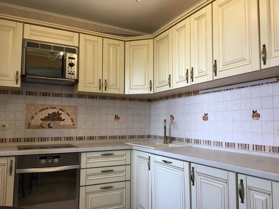 Здам в оренду трикімнатну квартиру Новодарницька 6