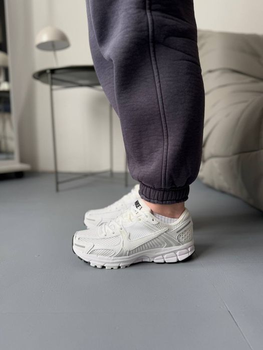 36-45 Nike Zoom Vomero 5 White