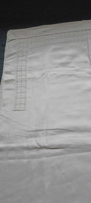 Lençol de linho branco com bordado