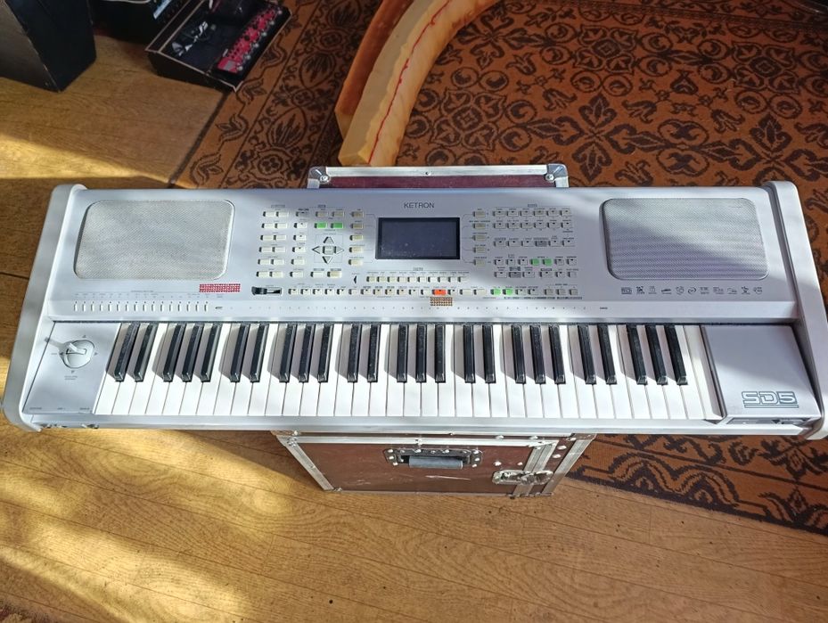 Keyboard ketron sd5