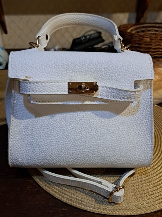 Продам белую сумку