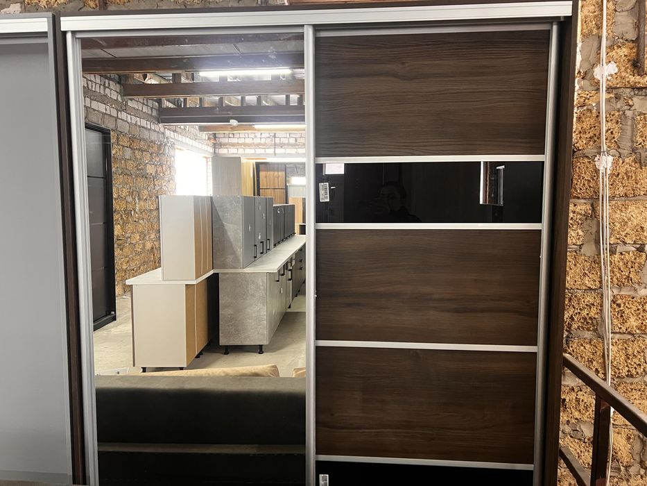 В продаже шкафы купе