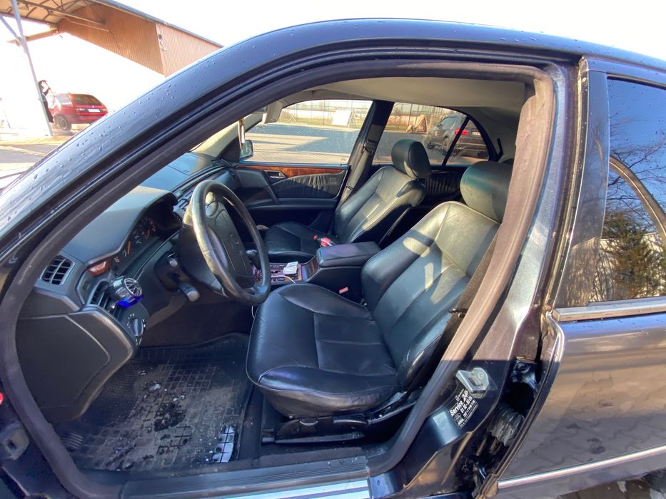 Продам мерседес 210