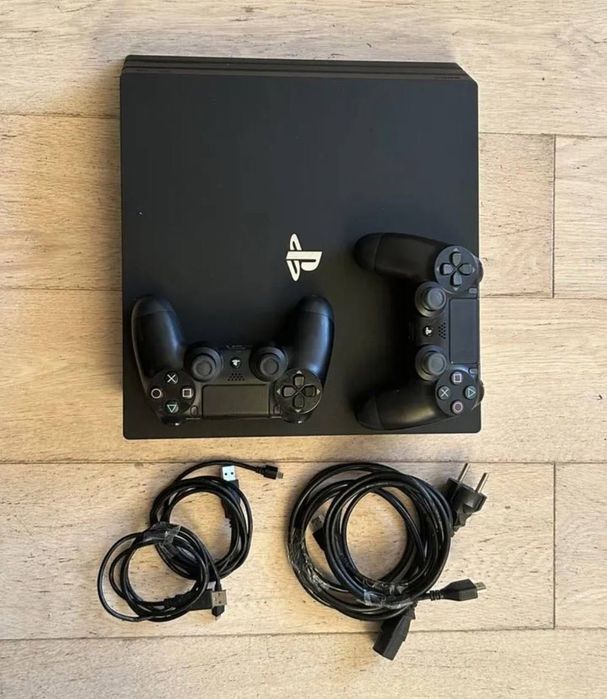 Продам PS4 Pro 1TB с комплектом