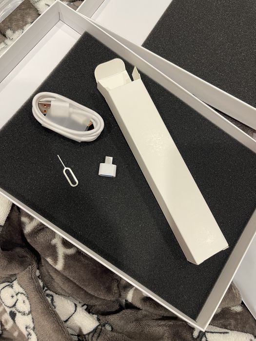 Планшет в гламурному пурпуровому кольорі