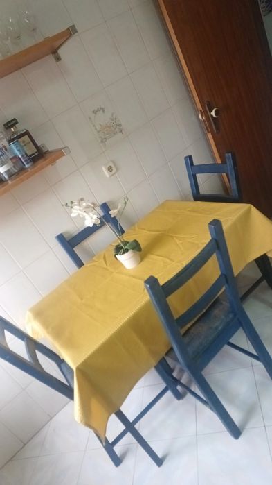 Mesa com 4 cadeiras