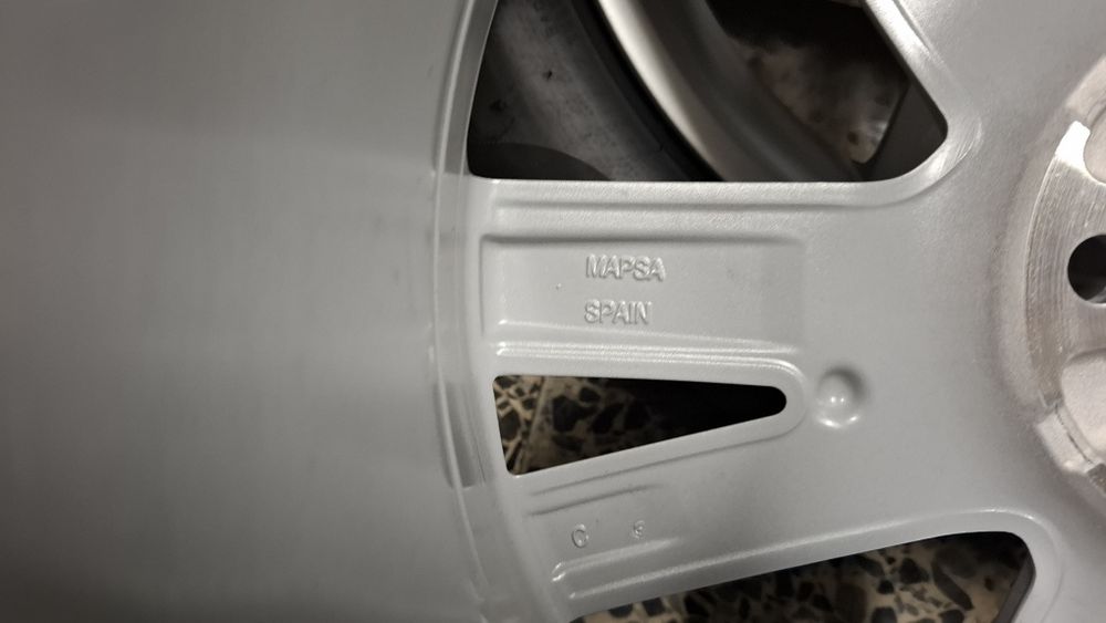 Jantes seat novas e pneus novos.