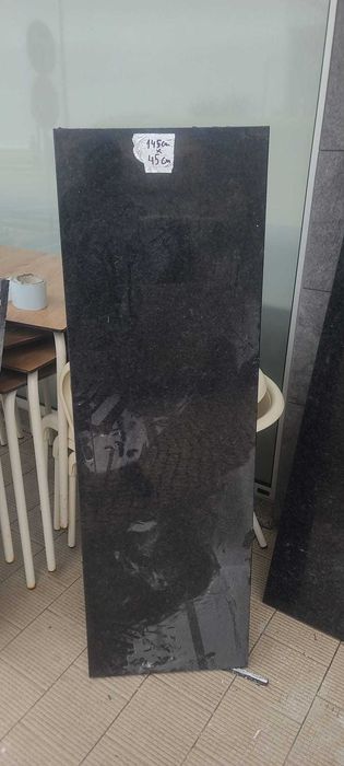 Pedras em granito – 7 unidades com várias medidas (3 cm espessura)