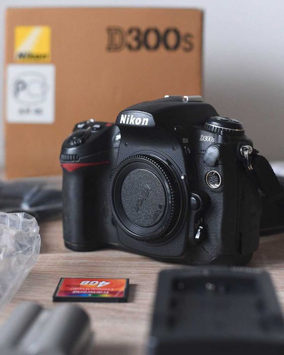 Nikon D300s (Body) + комплект, пробіг 261 тис., працює але нюансами