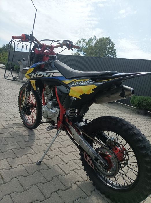 Продам мотоцикл кові адванс 300