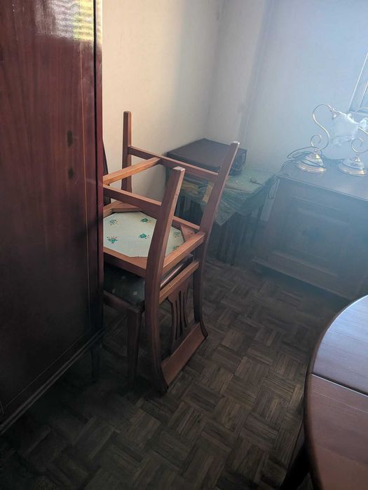 Mesa de jantar redonda extensível + 8 cadeiras
