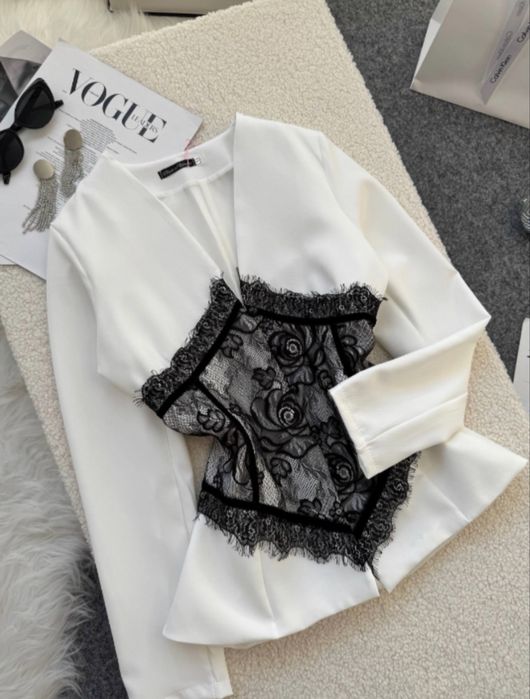 Стильный пиджак с кружевом, платье-корсет