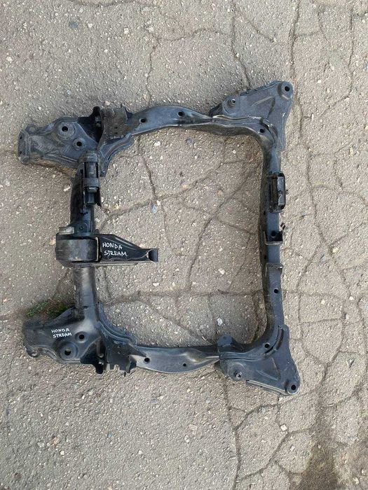 Продаю передний подрамник Honda Stream 1.7 D17A2 (2001 г.)