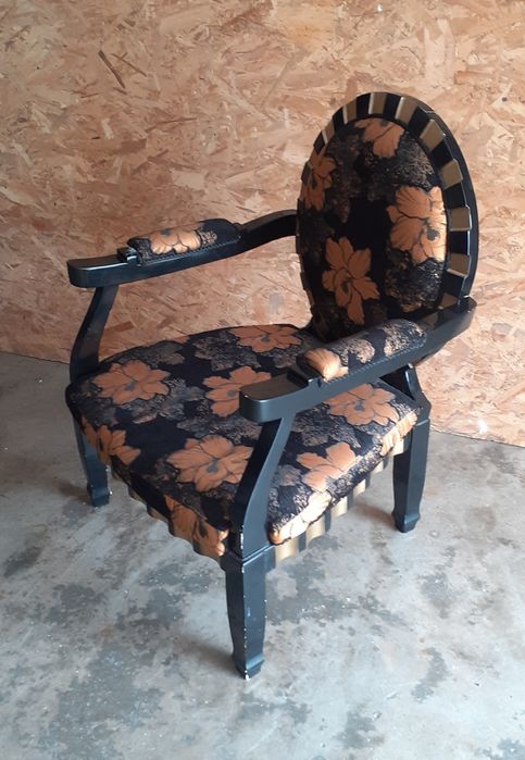 Poltrona preto e dourado