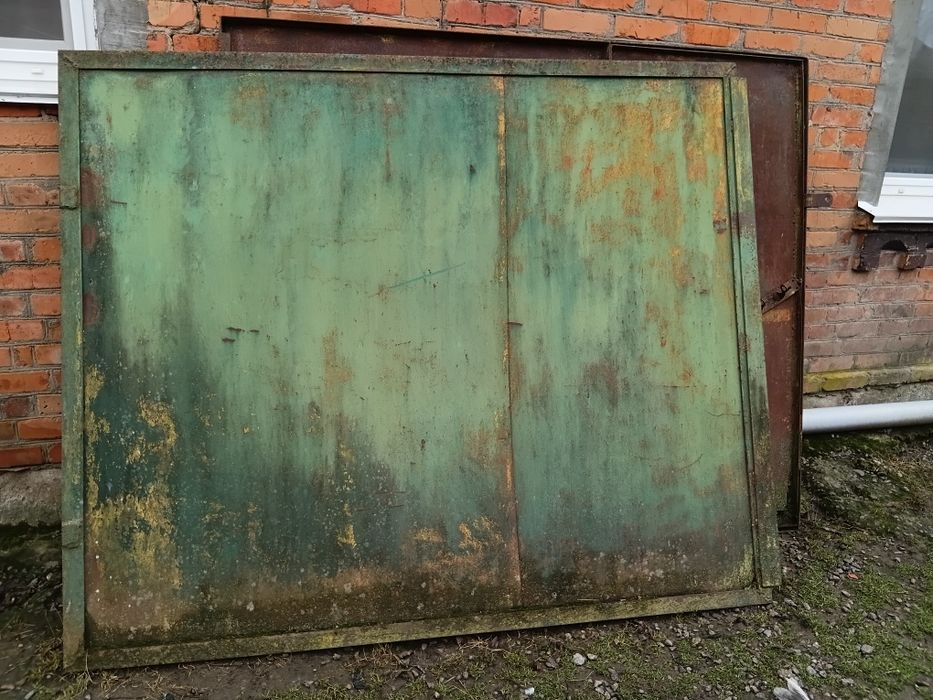 Продам лист жесті та старі ворота з грубої жесті
