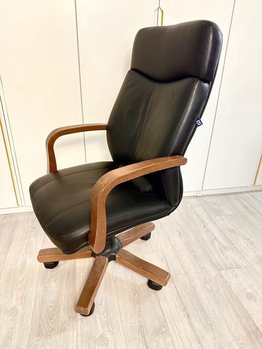 Кресло офисное отлич сост