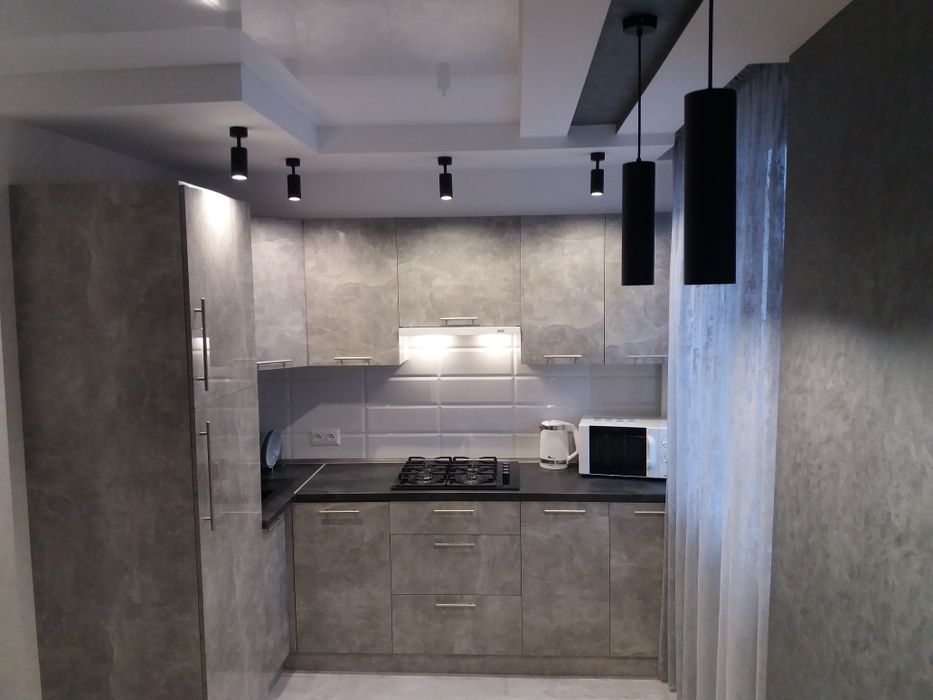 Здам подобово р-н вокзалу 1 кімнатну квартиру.Студія.(Перша здача).