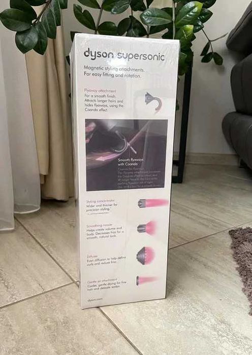 Nowa Stan idealny suszarka do włosów prezent Dyson HD08