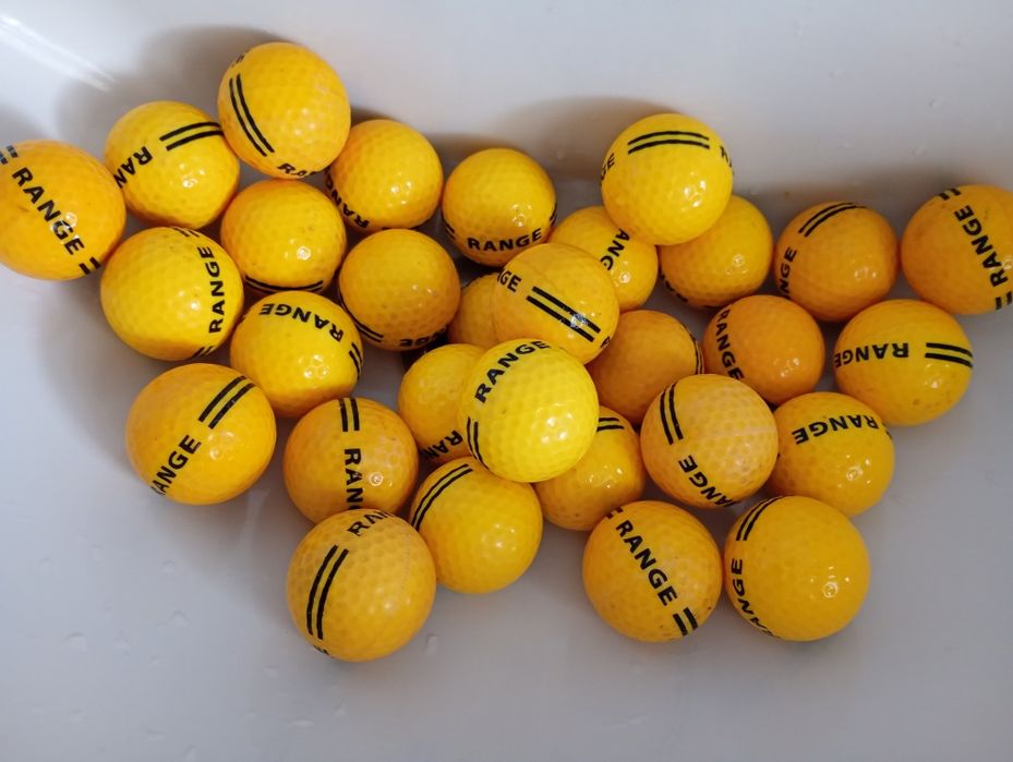 Bolas de golfe usadas. 0,50 cêntimos cada uma tenho mais de 100