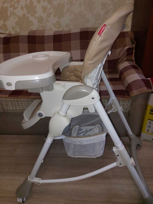 Дитячий стілець для годування Carrello
