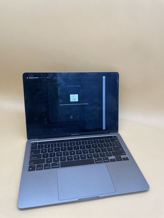 macbook pro 2020 512 gb m1 стан на фото