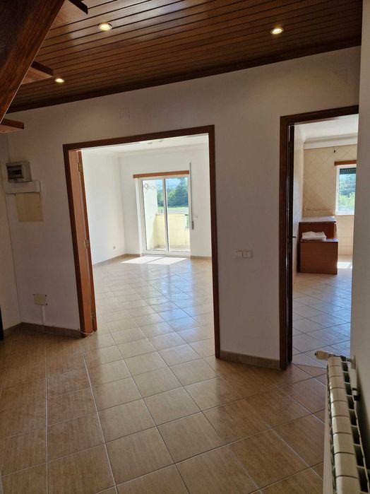 Apartamento T2 Duplex para Arrendamento em Eiras