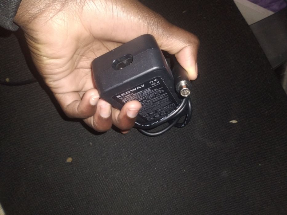 Caregador de trotinete eletrica