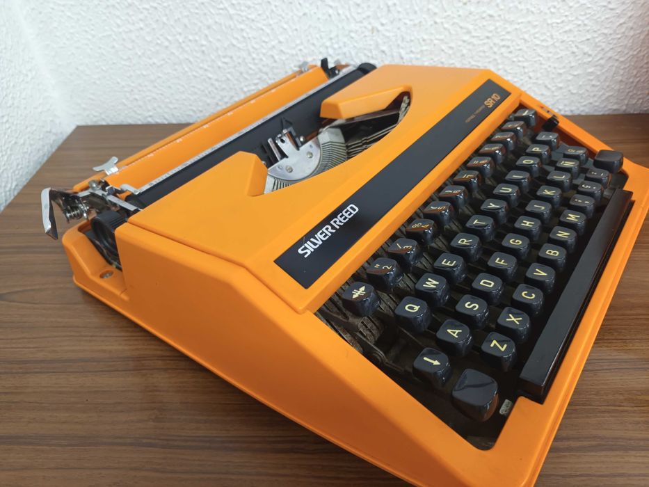 Máquina de escrever Silver-Reed Seiko