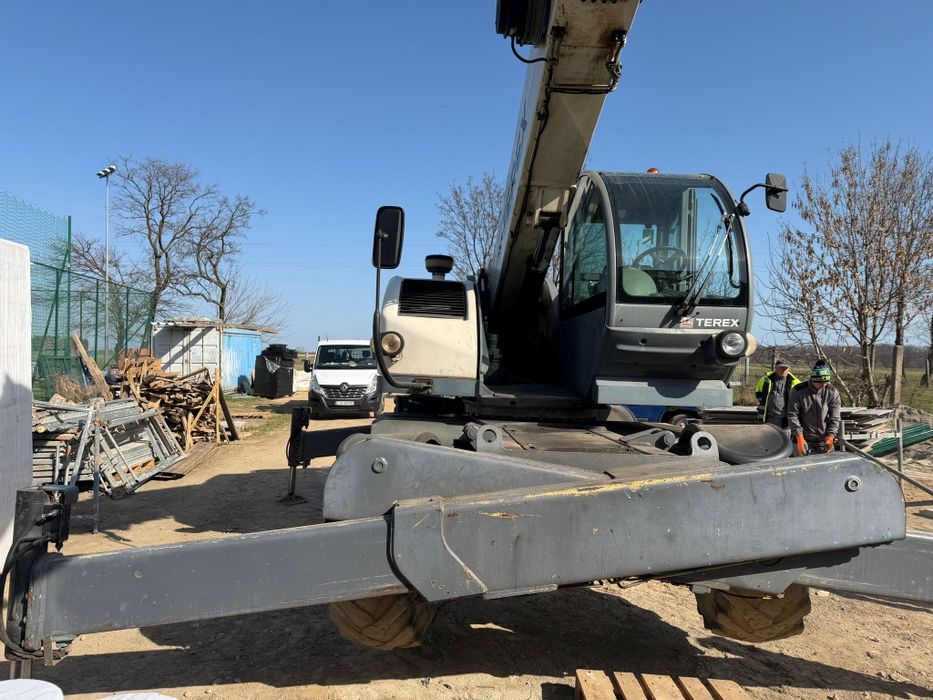 Teleskopowy wózek widłowy TEREX GYRO 4518